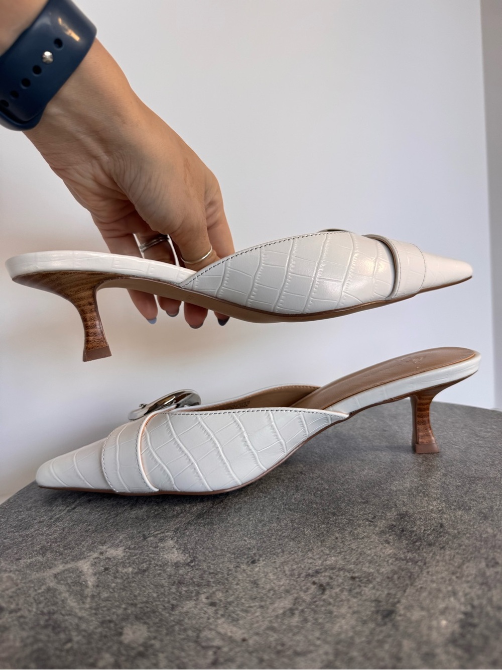 Ann Taylor White Leather Silver Pointed Toe Kitten Heels 6.5 - Picture 6 of 13